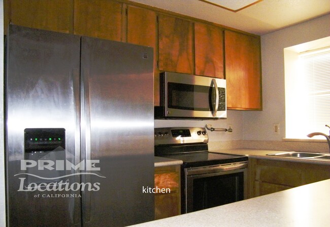 Building Photo - Best Value Roseville duet Townhome