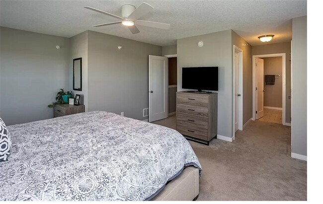 Master Bedroom - 3509 SE Glen Dr