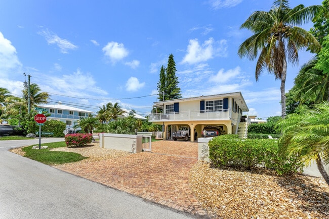 Building Photo - 235 W Seaview Cir