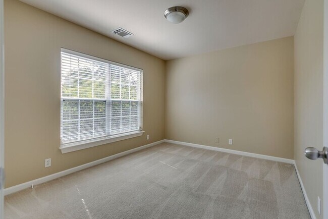 Building Photo - 832 Pisgah Park