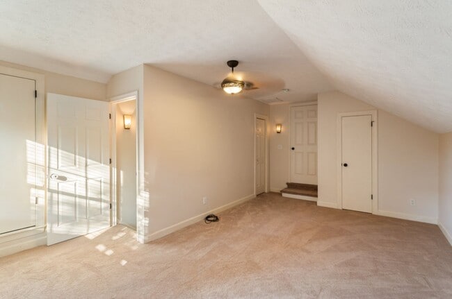 Building Photo - 6 Kirby Ct