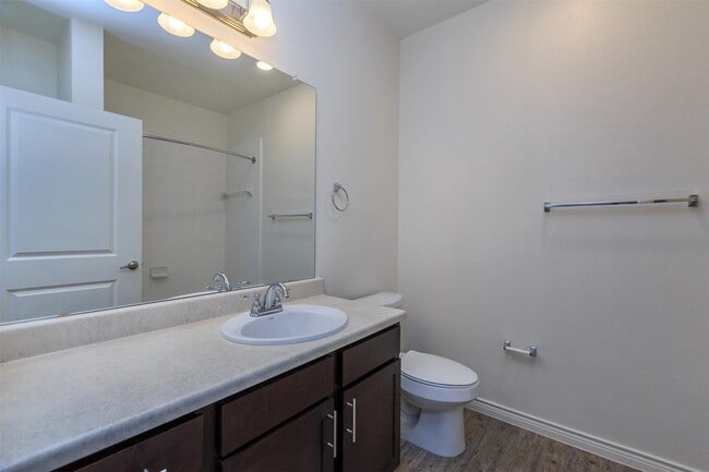 Building Photo - 5712 Azle Ave