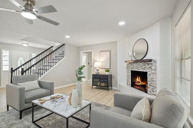 Building Photo - Remodeled 3-Bed Home with Office & Deck in...