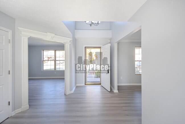 Building Photo - 6677 W Longview Dr