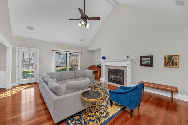 Building Photo - 927 Blue Spring Cir