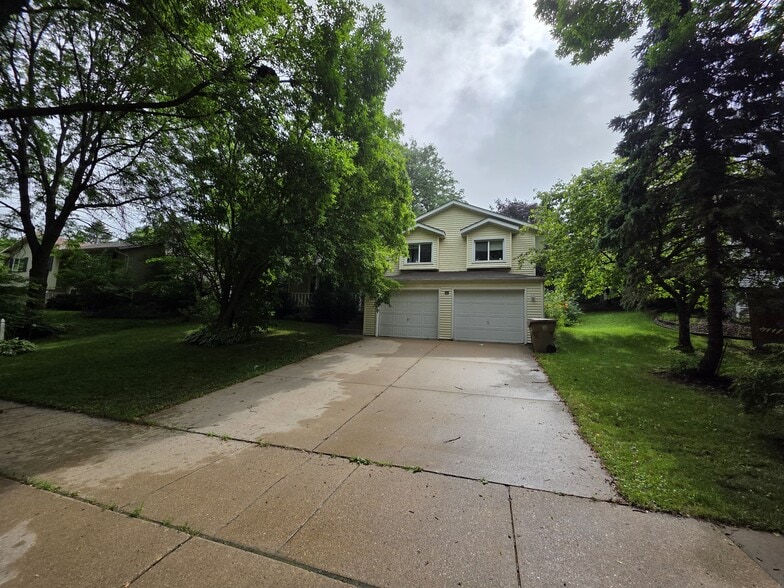 Front - 2905 Maple Grove Dr