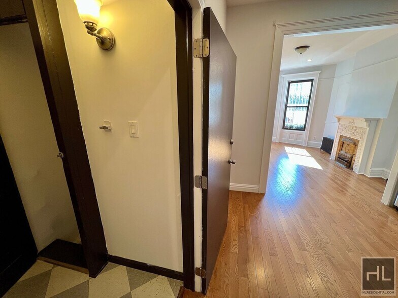 Building Photo - 3BR 2.5BA Garden Level Duplex in Bedstuy T...
