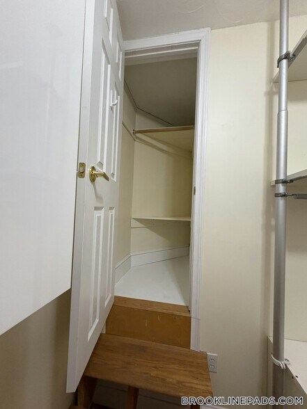 Building Photo - 191 Winthrop Rd