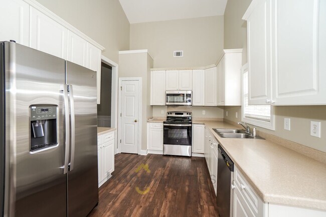 Building Photo - 4 bedroom 2 bath in Wescott of Summerville