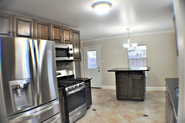 Building Photo - 9503 Deep Valley Dr