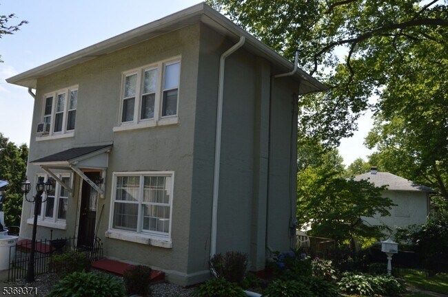 Primary Photo - 923 Hillside Rd