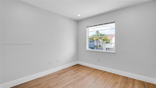 Building Photo - 2412 W 54th Pl