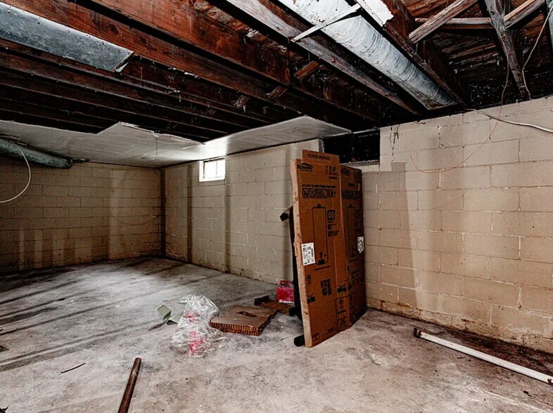 Building Photo - 734 N Arnolda Ave