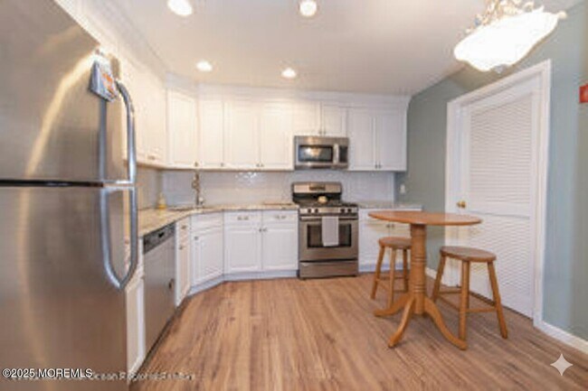 Building Photo - 174 Tulip Ln