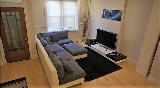 Building Photo - Stunning 4-Bedroom Townhouse in the Heart of Manayunk! Available NOW!