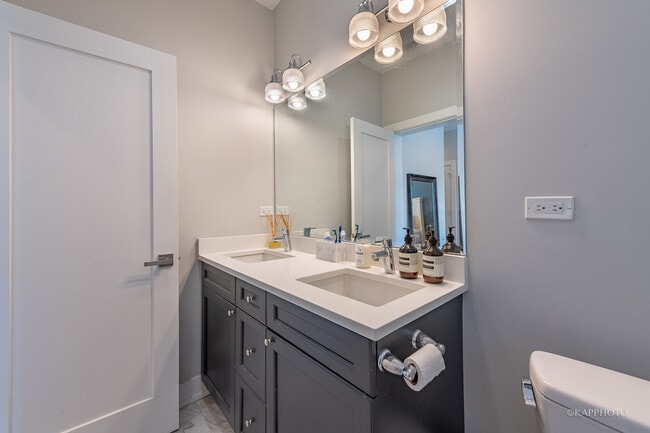 Building Photo - 457 N Aberdeen St