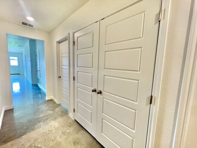 Building Photo - New Build Duplex 3 Bed 2 Bath