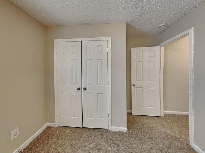 Building Photo - 488 Old Tree Dr