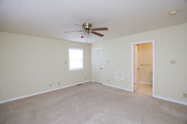 Building Photo - Spacious Brick Rancher in the heart of Tuckahoe in Westend!