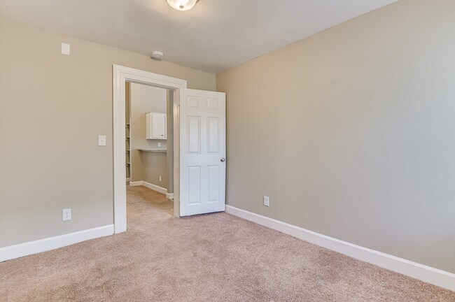 Building Photo - 515 3rd St