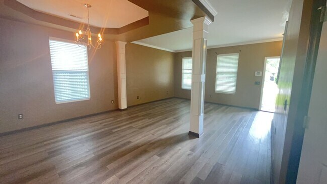 Building Photo - 4 Bedroom 2.5 Bath Home Located In Buckshi...