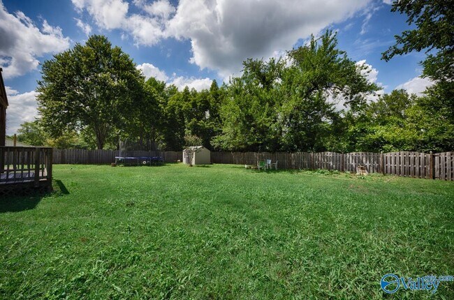 Building Photo - 2303 Buckingham Dr SW