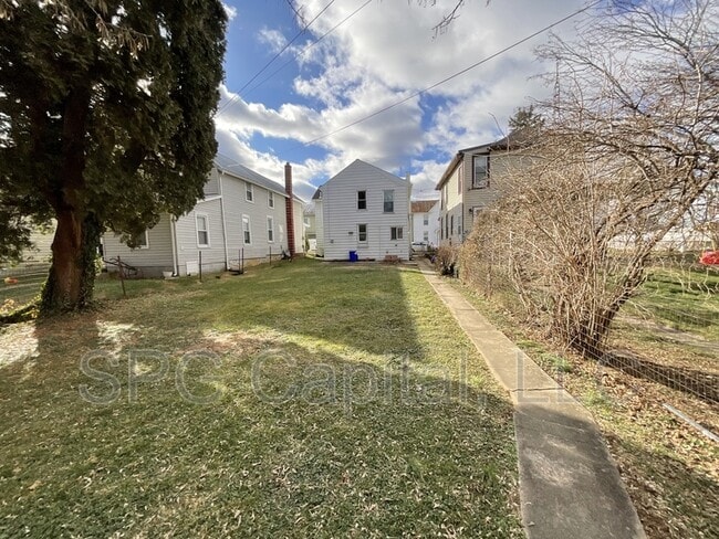 Building Photo - 21 S Washington St