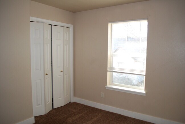 Building Photo - 3 bed Condo in Central Meridian!
