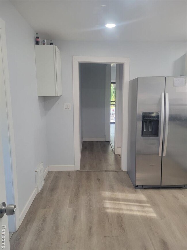 Building Photo - 16199 Monica St