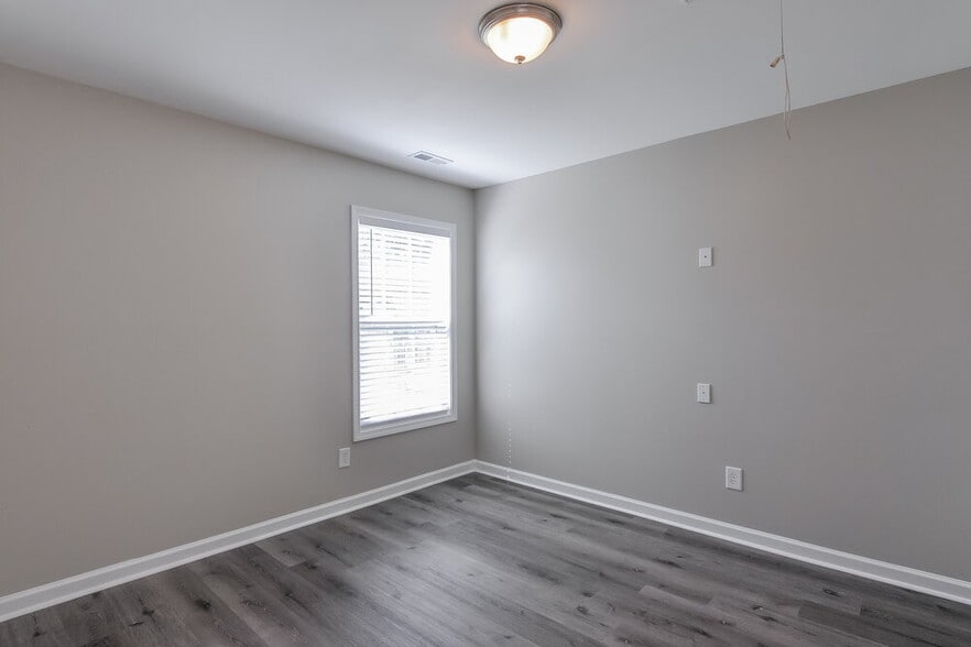 Building Photo - 717 Hay River St