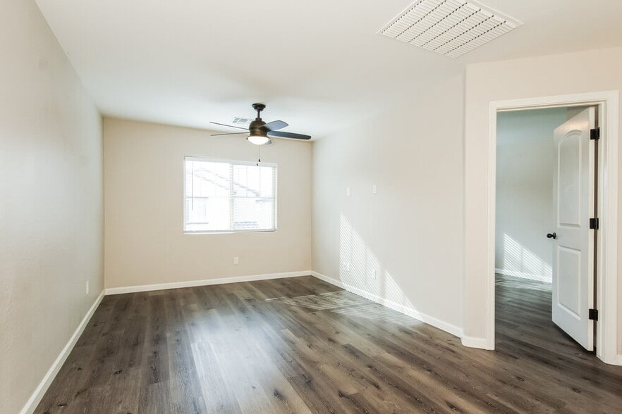 Building Photo - 17976 N 114th Ln