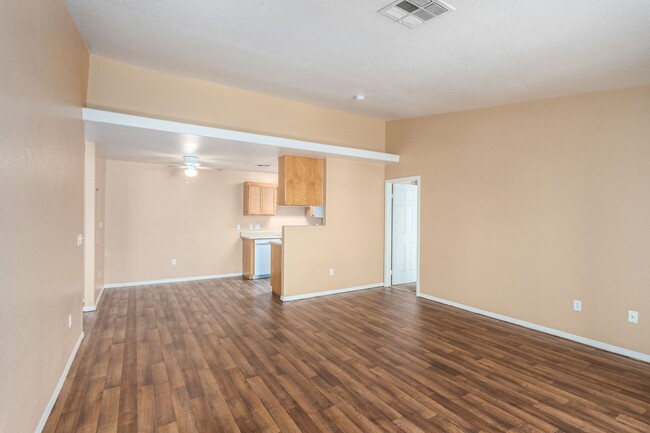 Building Photo - FREE RENT UNTIL 12-31-24- *HCVP CONSIDERED...