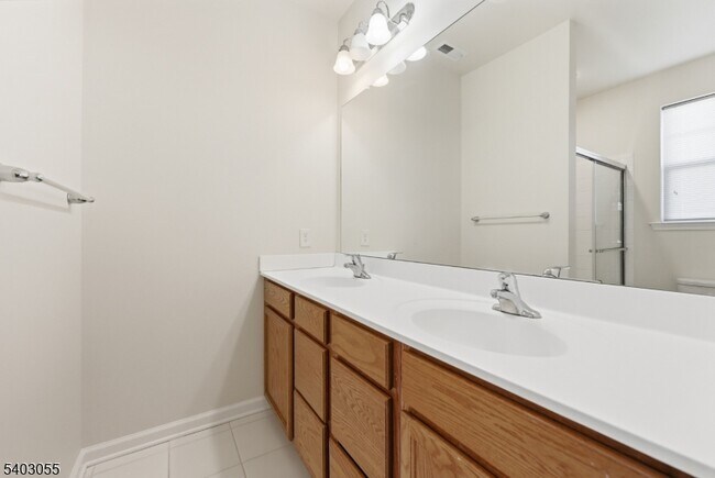 Building Photo - 6 Bond St