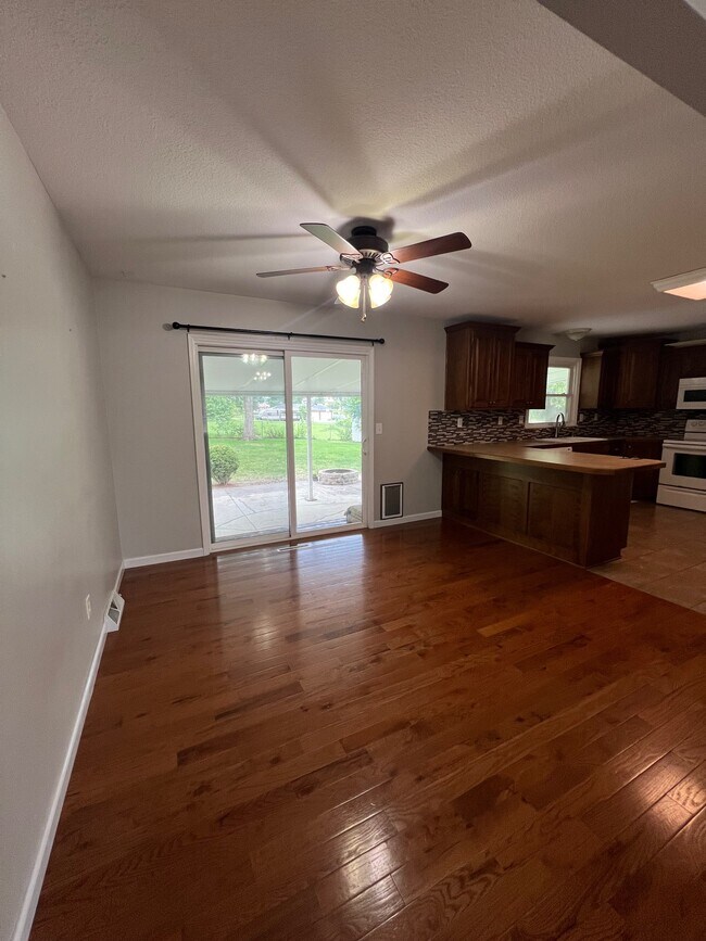 Building Photo - 304 Lawson Dr