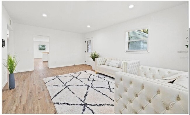 Building Photo - 508 Brooker Rd