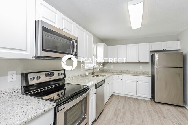 Building Photo - 3 Bedroom Pet-Friendly Home in Sarasota, FL with Main Street Renewal