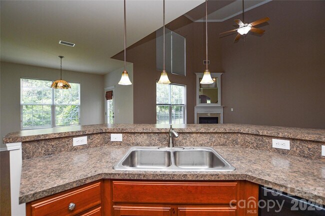 Building Photo - 1008 Millbank Dr