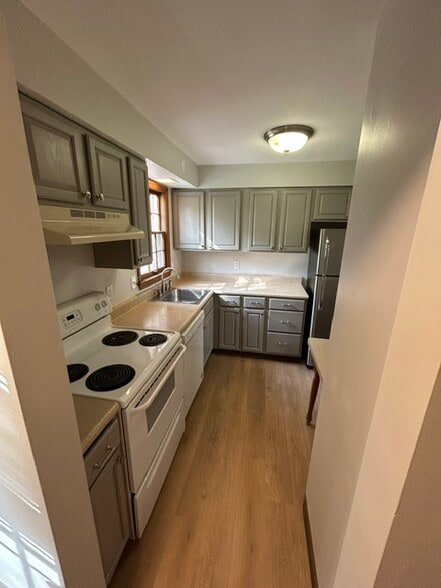 Building Photo - 412 Anawanda Ave
