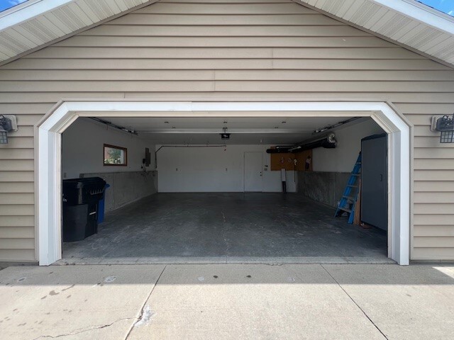 Building Photo - 1028 Park Hill Ct