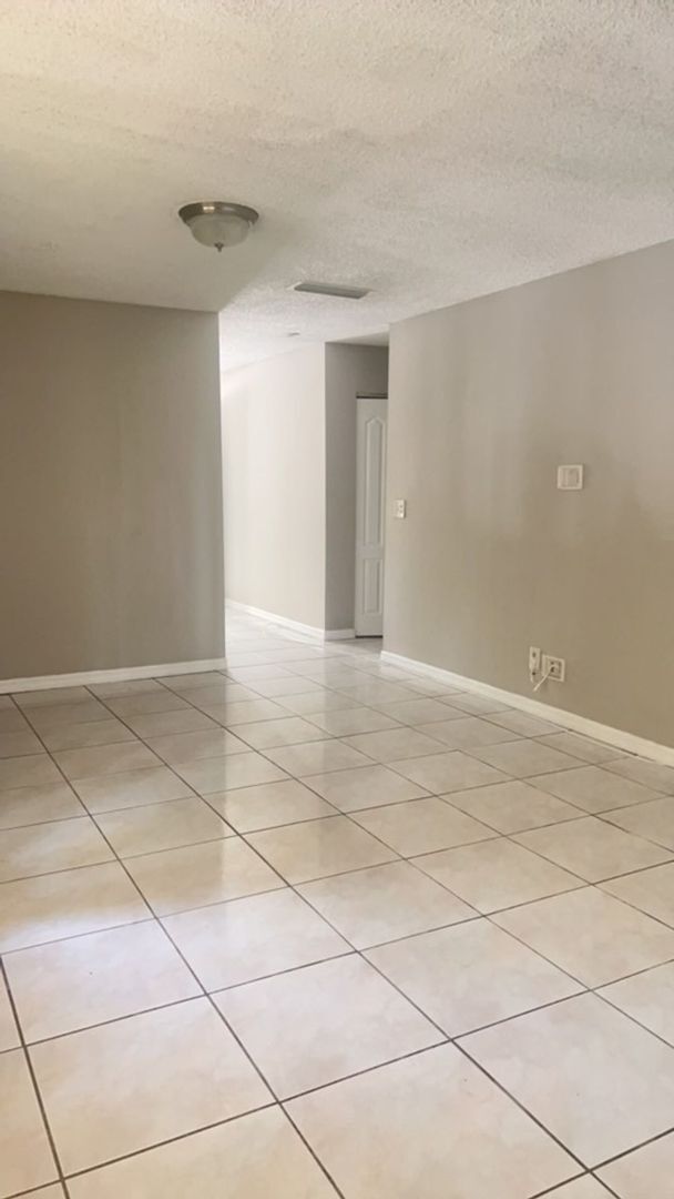 Building Photo - 2 Bedroom, 2 bathroom condo For Rent in To...