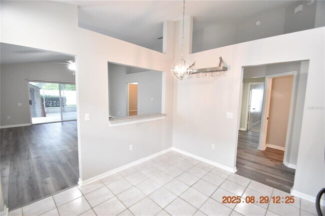 Building Photo - 944 Ridge Haven Dr