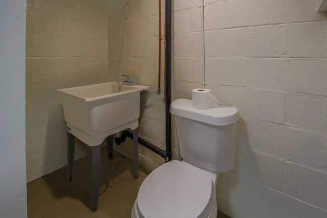 Building Photo - AVAILABLE APRIL 1ST! Do not miss this STUNNING 3-bedroom in Penn Hills!