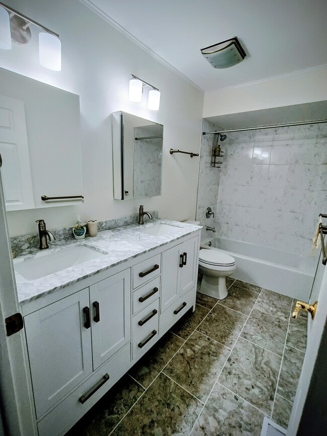 Building Photo - 1367 S Elizabeth St