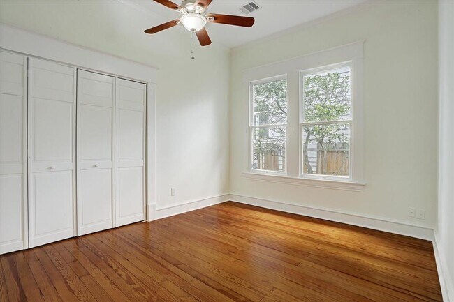 Building Photo - 1847 Cortlandt St