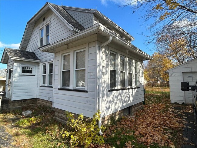 Building Photo - 125 Windsor Rd