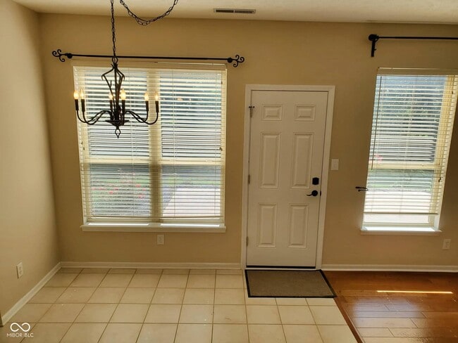 Building Photo - 10116 Hawks Lake Dr