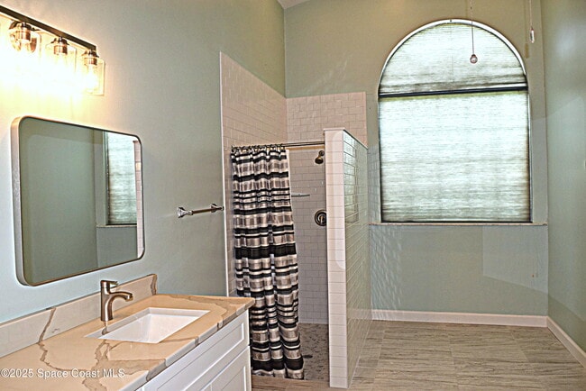 Building Photo - 285 Utopia Cir