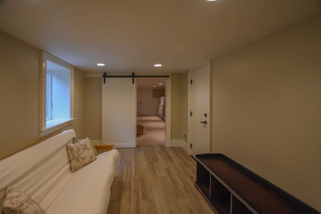 Building Photo - Huang Duplex
