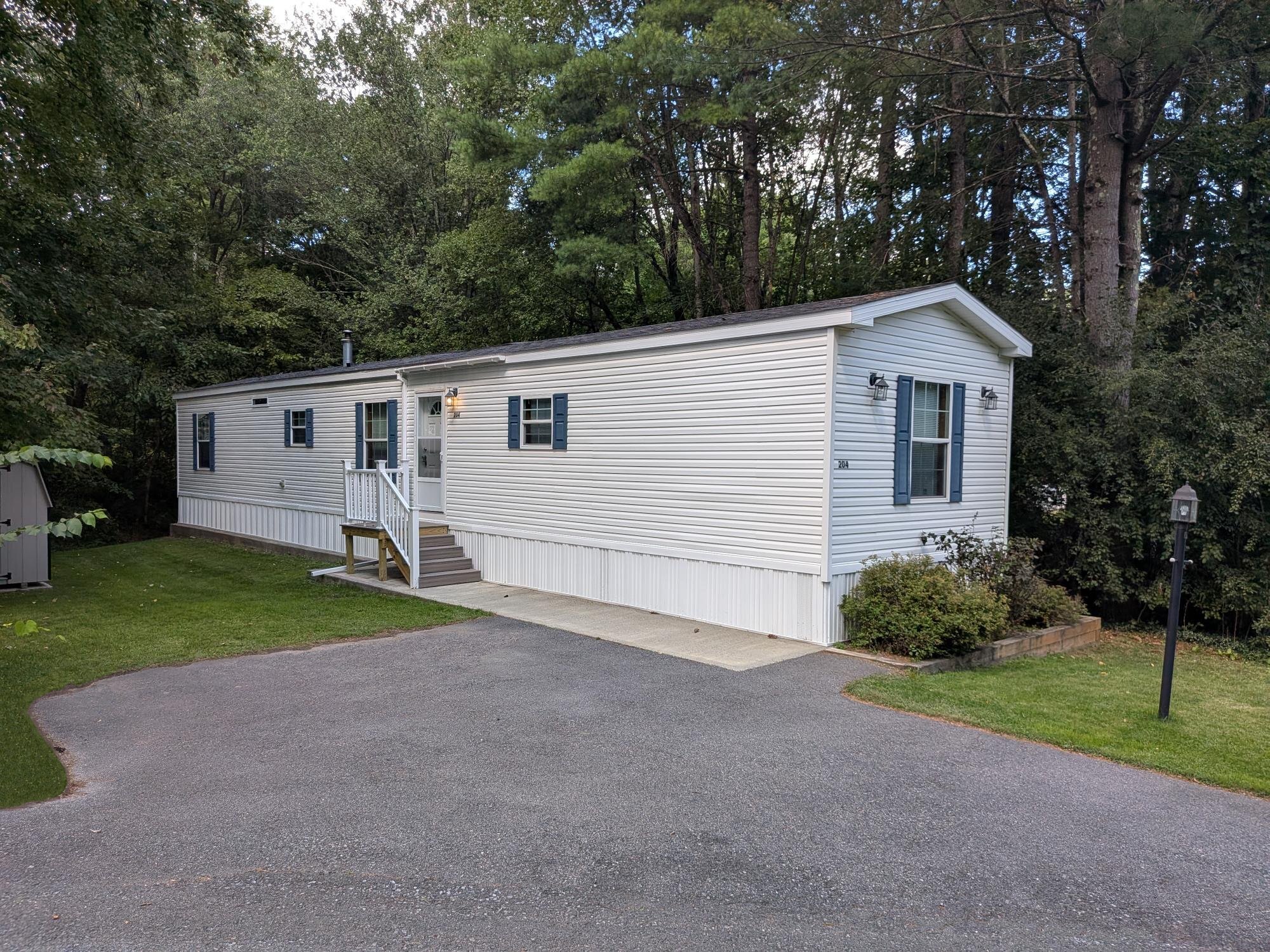 Building Photo - 204 Pine Grove Dr