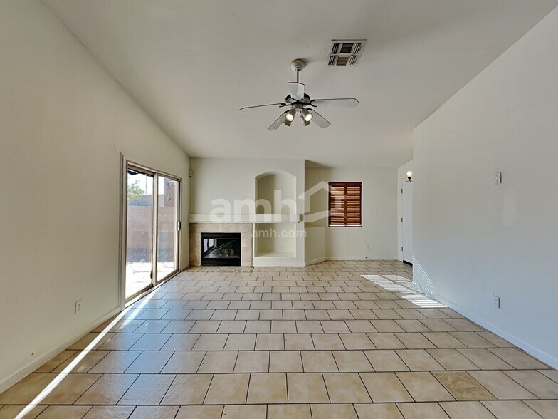 Building Photo - 7659 S Meadow Spring Way